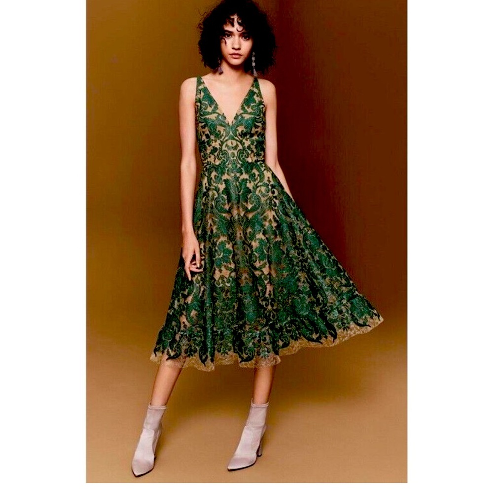 NEW DRESS the POPULATION Emerald Nude Sequin Lace Blair Fit Flare Dress 
Lined.